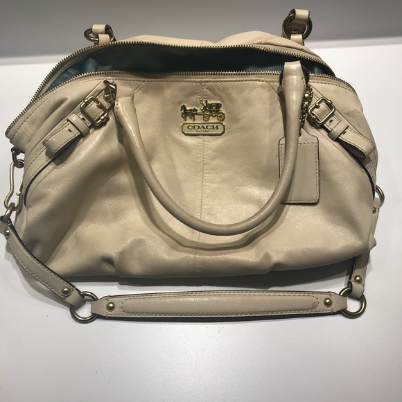 Coach Handbags - Coach leather bag.